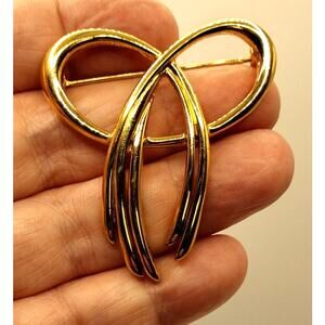 Vintage Trifari Gold-Tone Ribbon Bow Brooch Pin Art Deco Glam 1.75"